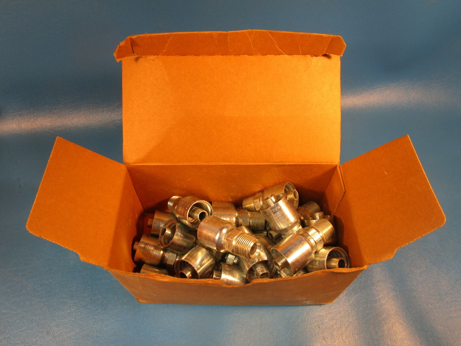 Box of 25 Parker 101BW-8-8, Hydraulic Hose Fitting, 1/2″ Hose x 1/2″ MNPT Crimp