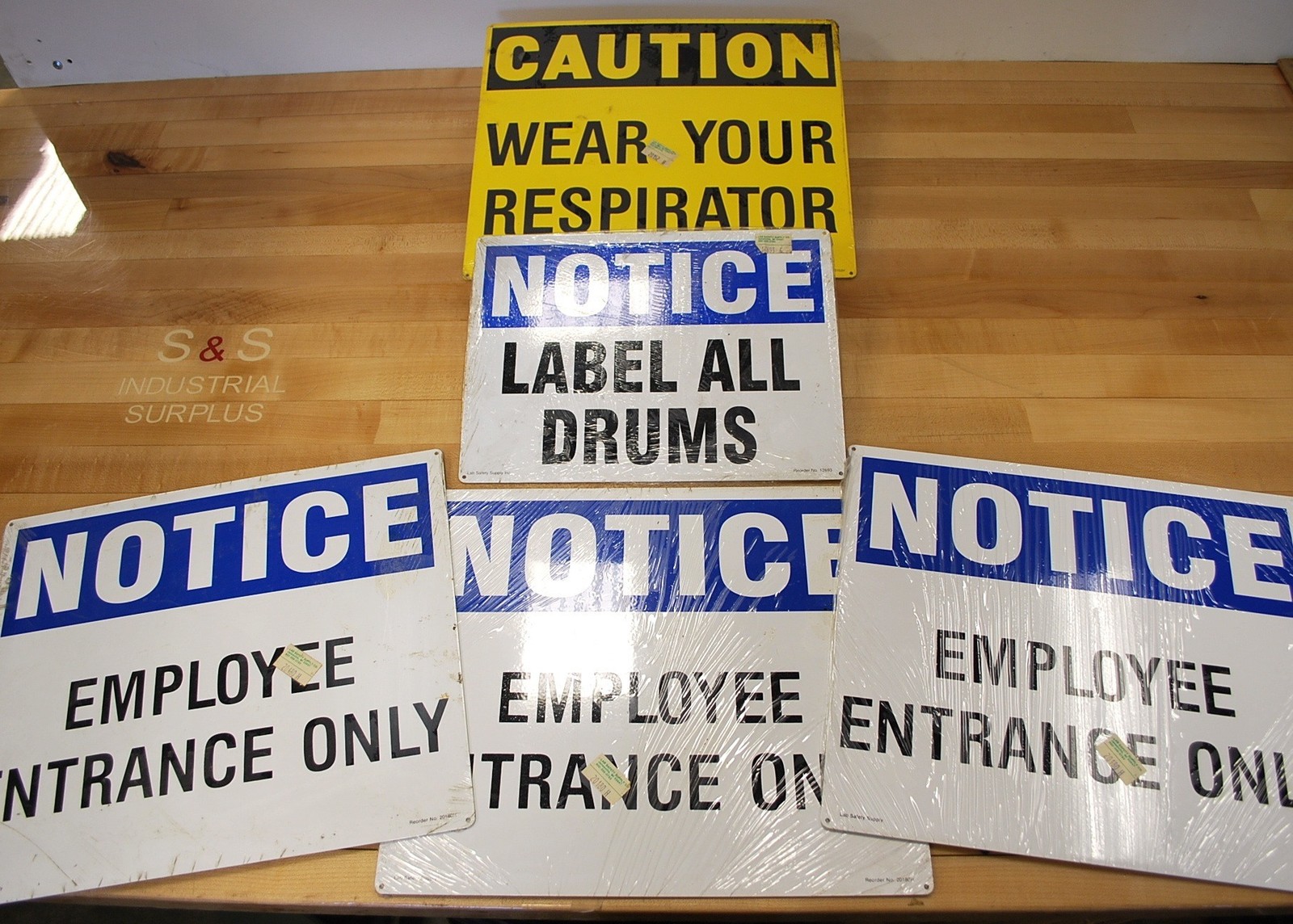 Lab Safety Supply 20180H Pack Of 5 Various Employee Signs – NEW