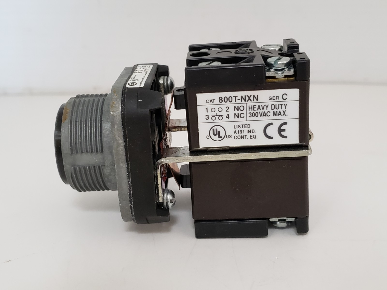 ALLEN BRADLEY 800T-A2N PUSH BUTTON MOMENTARY FLUSH HEAD BLACK 2NO 2NC SER T NIB