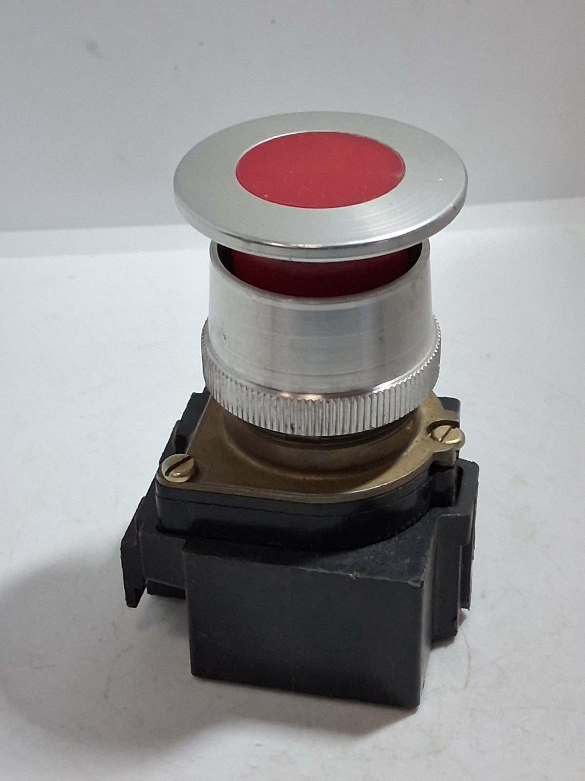 GE MICRO SWITCH PTY2211 PUSH PULL RED MUSHROOM ILL 110-120V 50/60HZ