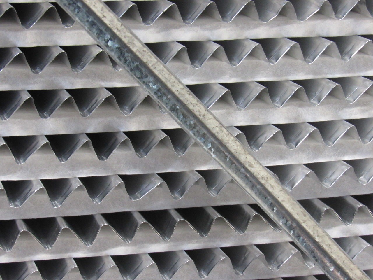 Aerostar 16266 24x24x12 MERV 11 Double Header Steel & Fiberglass Media Filter
