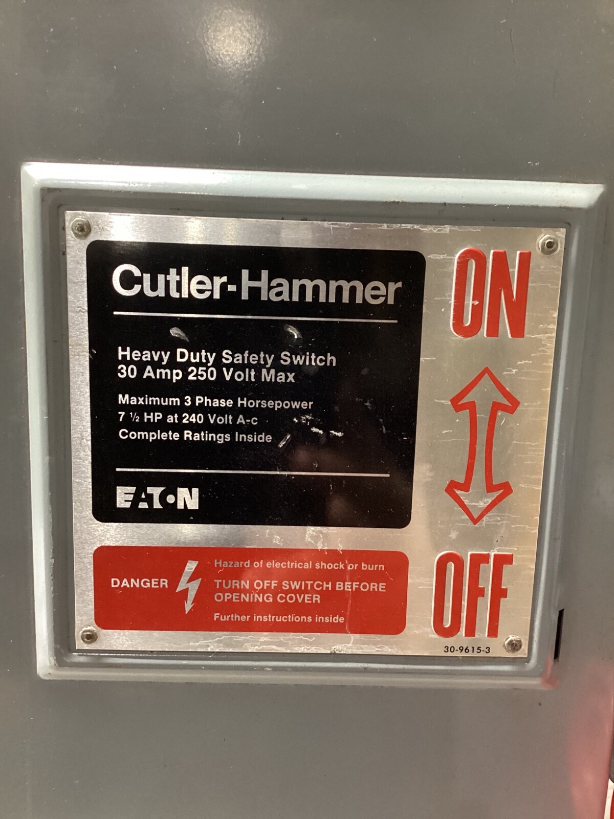 CUTLER HAMMER DH321NGK 30A HEAVY DUTY SAFETY SWITCH #108D81PR5*CO