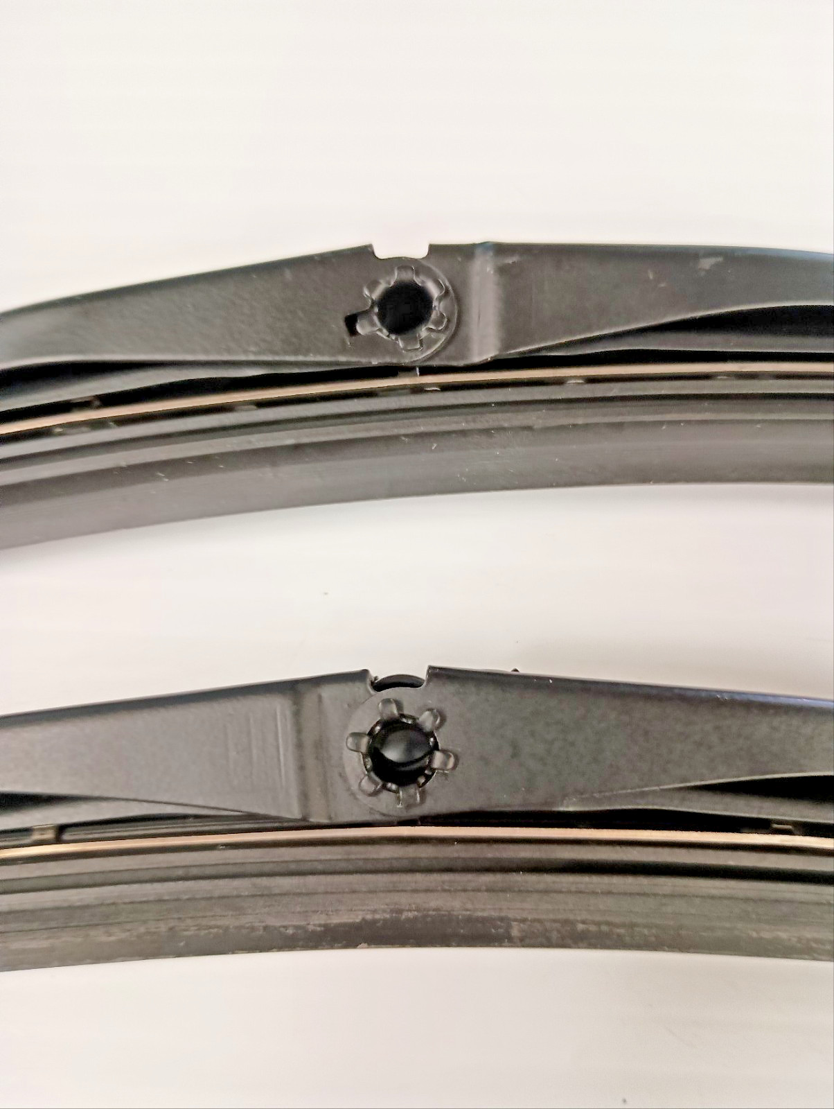 x2 Napa (?) 16″ Wiper Blade fit Pin Type Arms