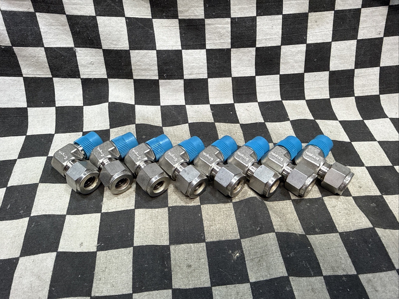 Swagelok SS-600-2-4, Male Elbow 3/8″ X 1/4″ NPT, LOT OF 8, SHIPSAMEDAY#133N4