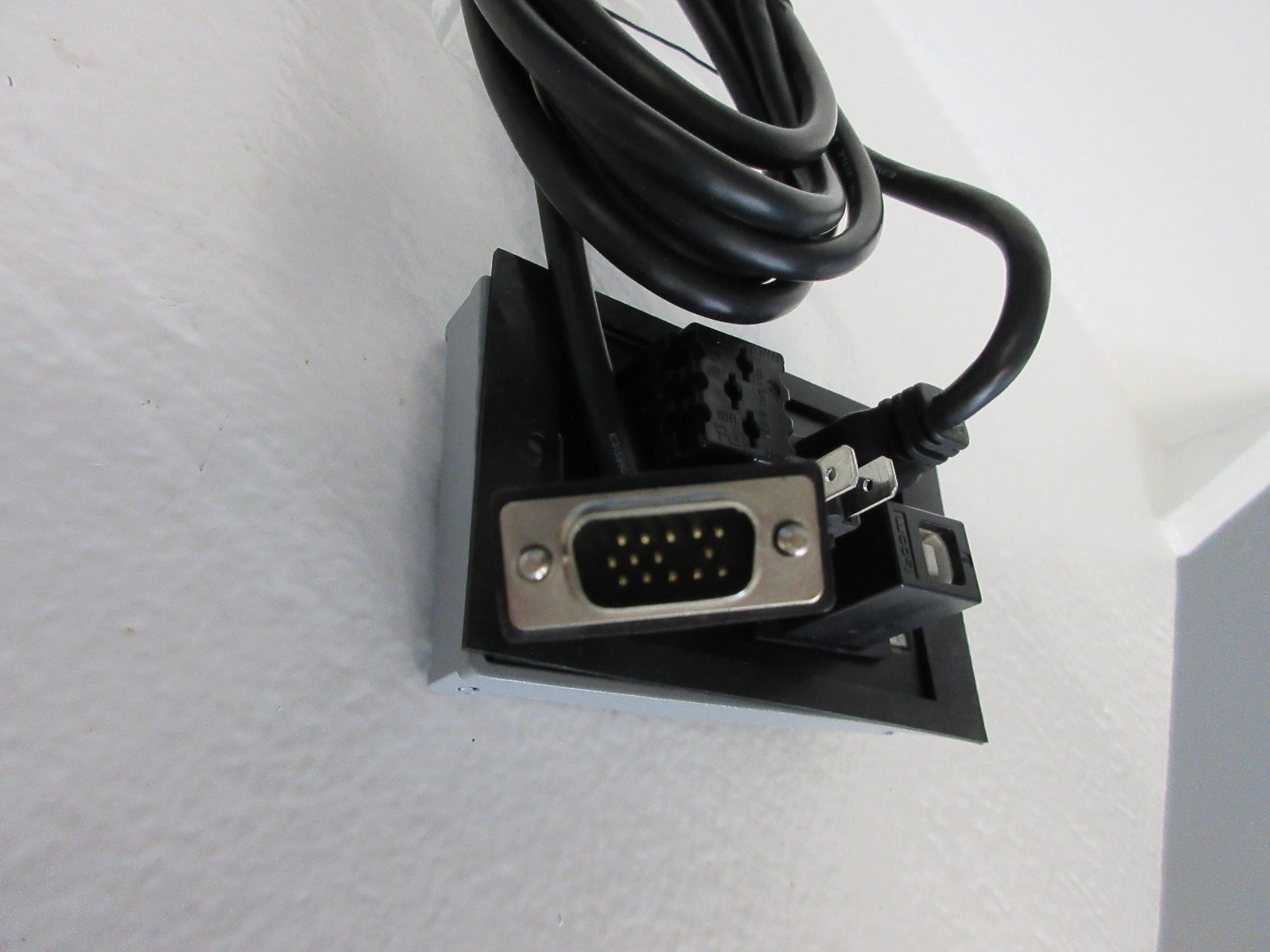 WECO PPS3-F15HD/USBA-10 NEW PROGRAM PORT / USB / OUTLET DEVICE PPS3F15HDUSBA10