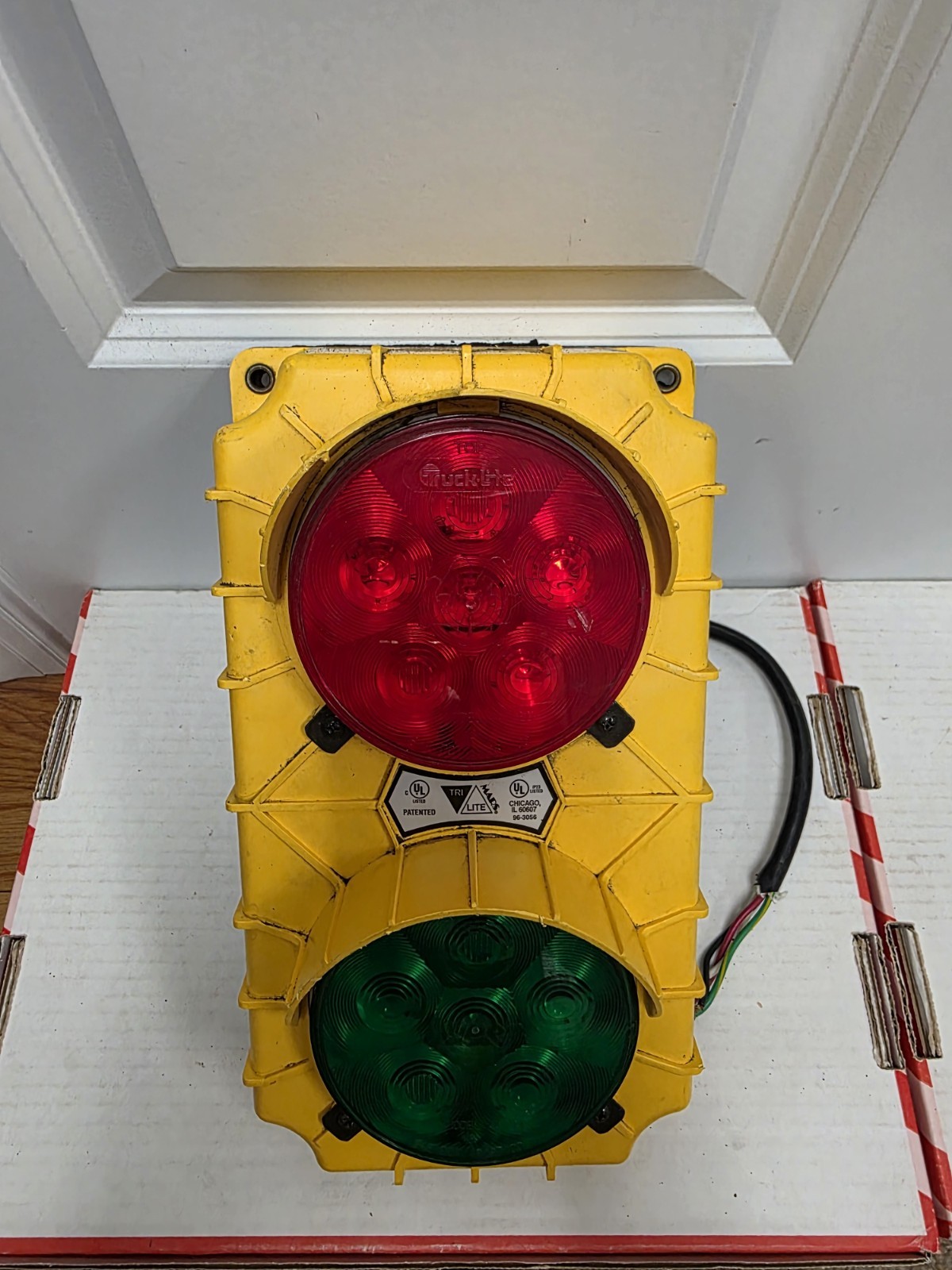 TRI-LITE SC10-12RG-LED SER. SG 12VDC NSNP – Truck Light – Loading Dock Light