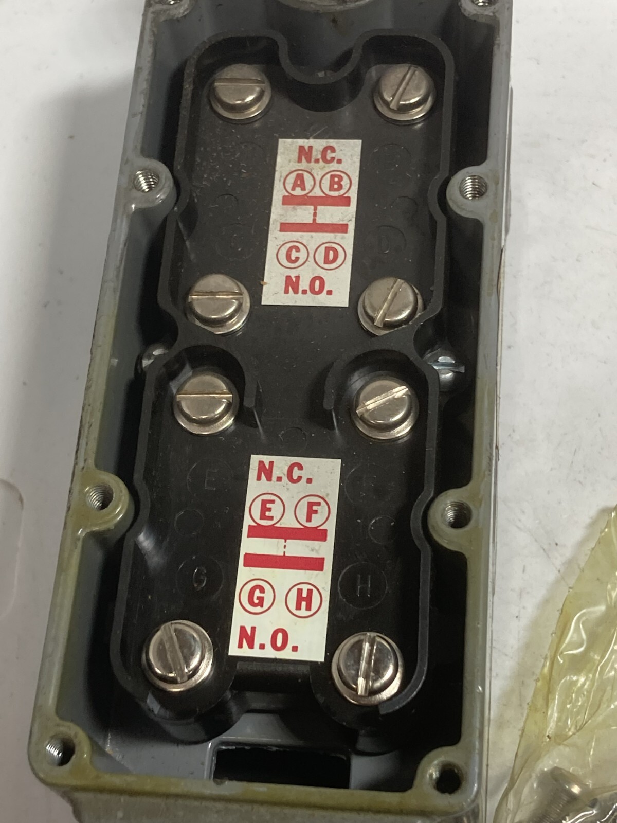 NAMCO 700-20926 LIMIT SWITCH SNAP ACTION 2 POLE 2NO/2NC DPDT NNB