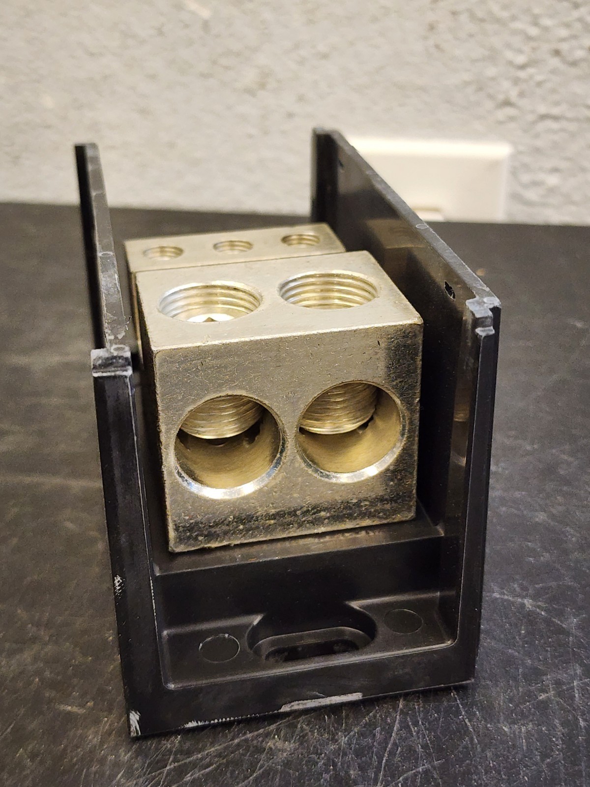 Nsi Industries AL-R2-K6 4 Awg To 500 Mcm 8-Terminal Black Aluminum Power Block