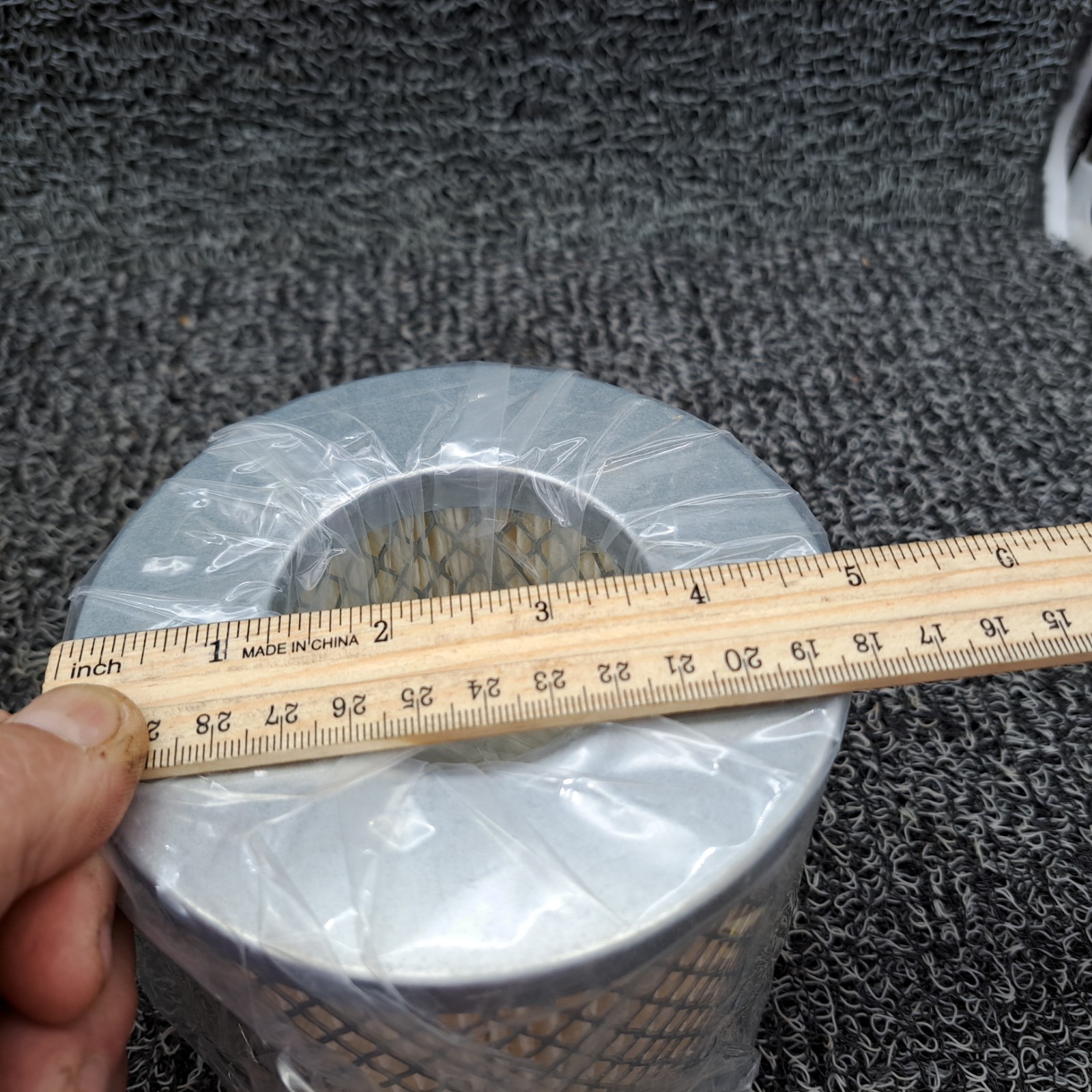 Vacuum Air Filter PN: 810003661 & 44D-4-4. 5″ X 4-7/8″ center bore 2-9/16″ ID