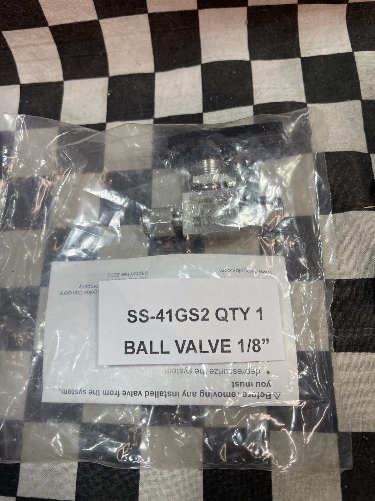 SWAGELOK SS-41GS2 SS-41S2 SS-42GS4 SS-43GS4 SS-43GS6, VALVE 1/8″ 3/8″, LOT OF 7