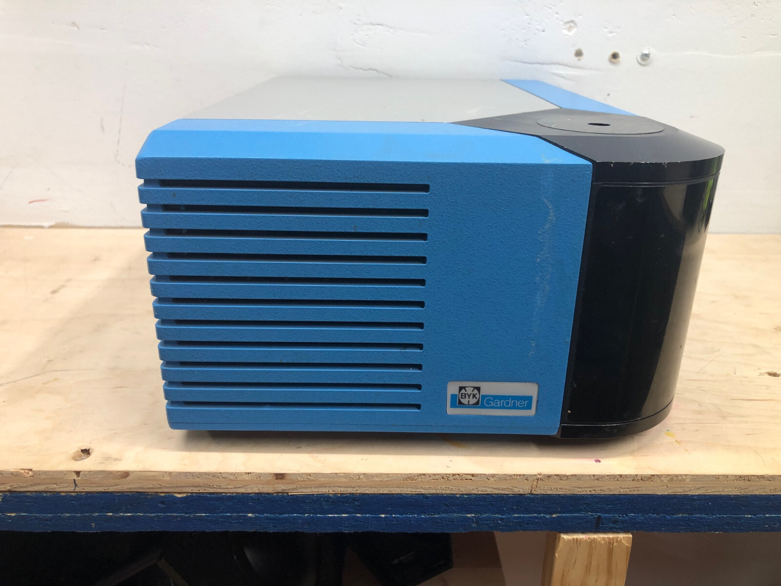BYK Gardner color-view spectrophotometer (model 9000)