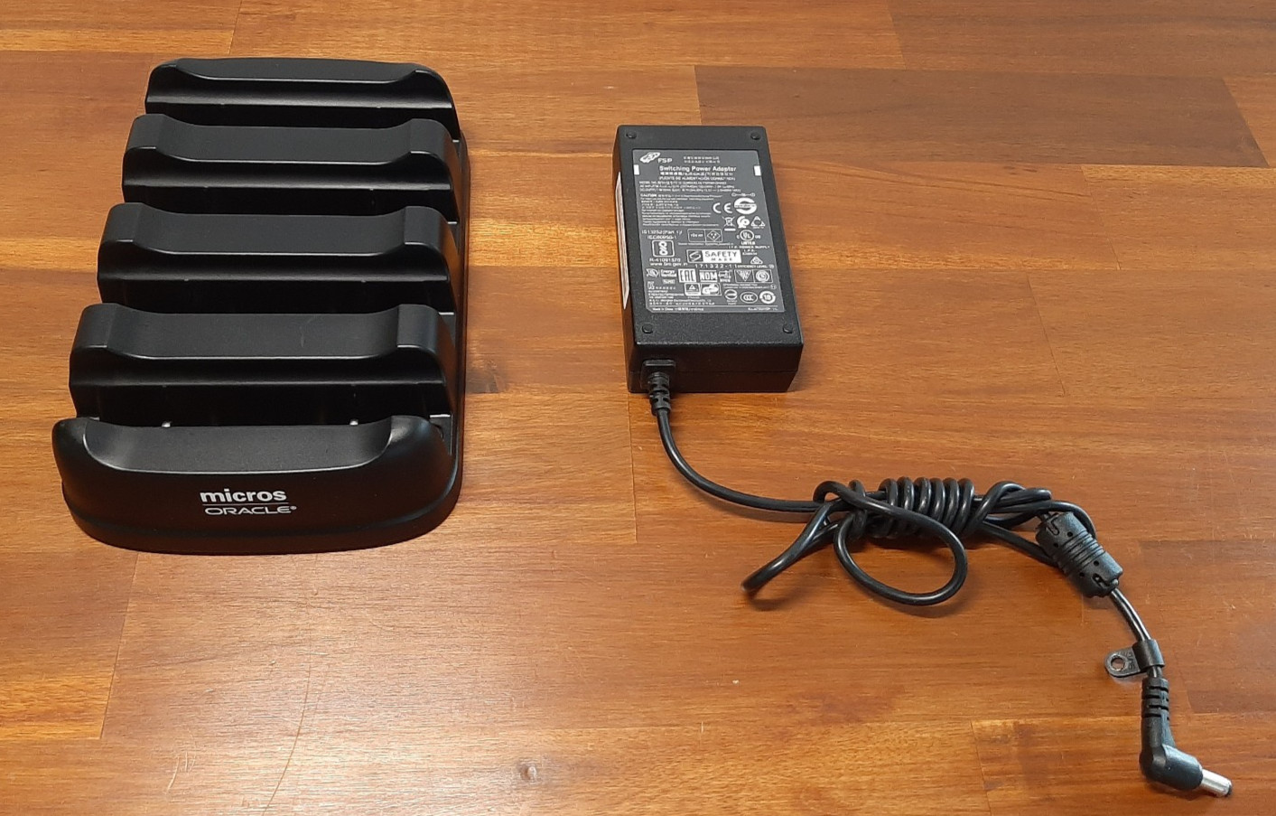 ORACLE MICROS 734360 ACC-001-307M 4-BAY 721 721P TABLET BATTERY CHARGER DT317CR
