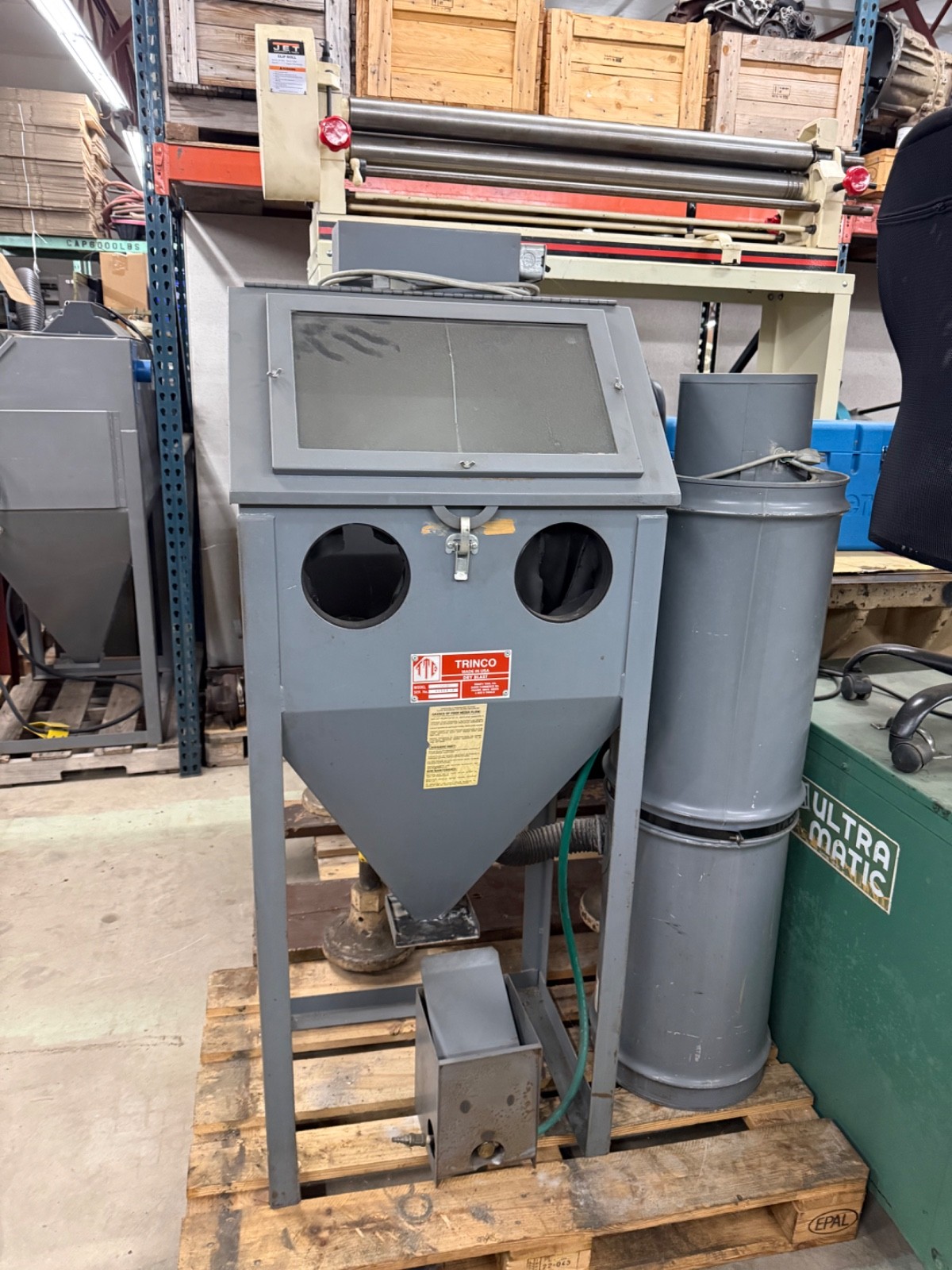 Trinco 24 BP sandblast cabinet with dust collector