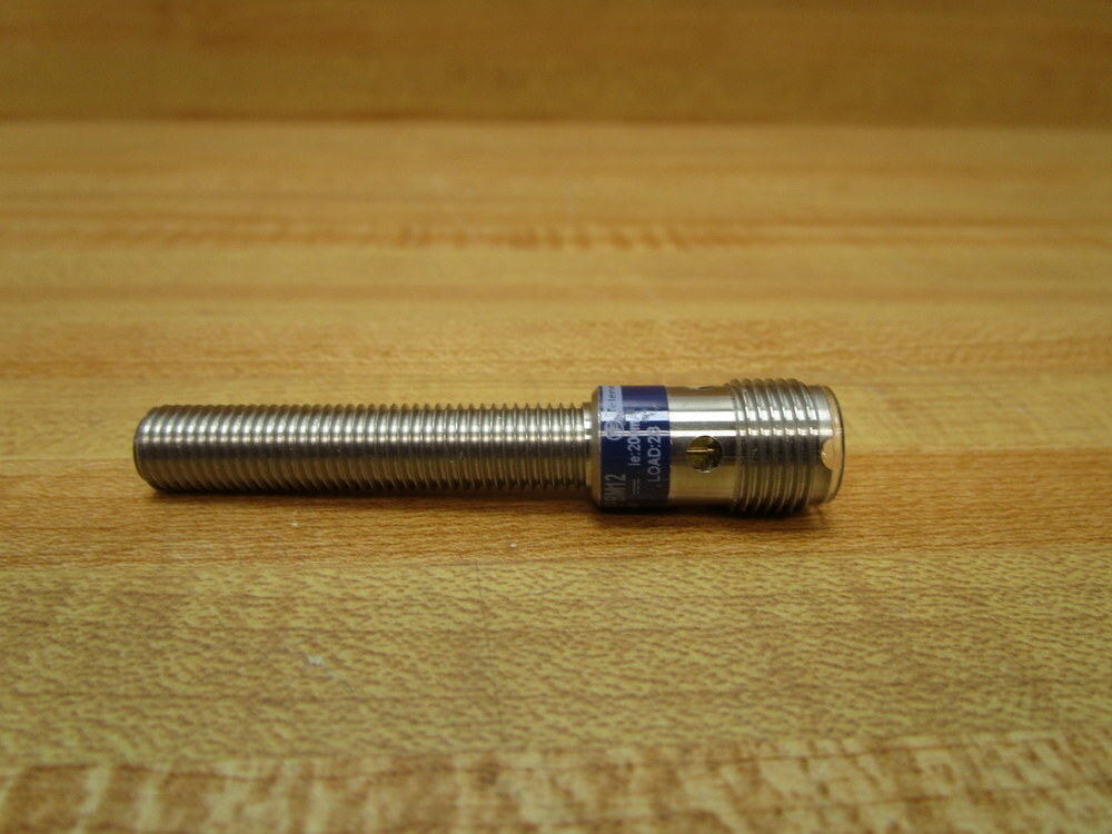 Telemecanique XS608B1PBM12 Inductive Proximity Sensor