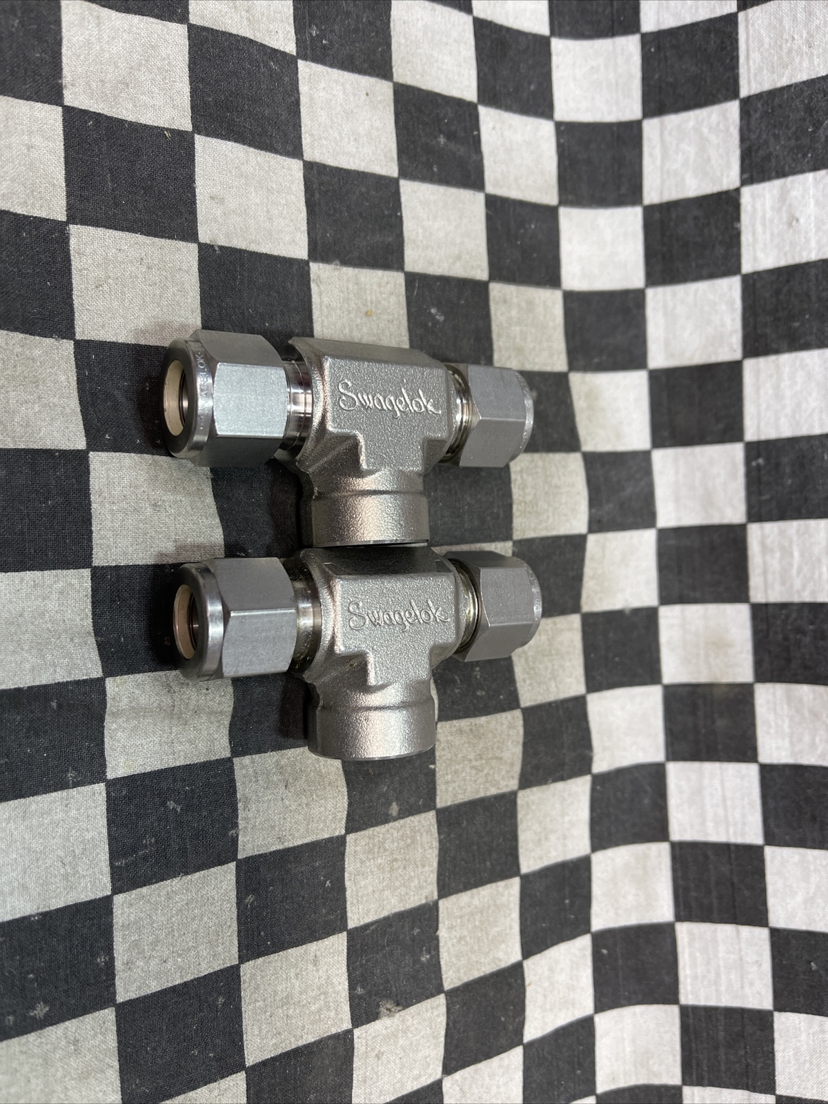 SWAGELOK Female Branch Tee SS-810-3-8TTF SS81038TTF LOT OF 2 SHIPSAMEDAY#1606V11