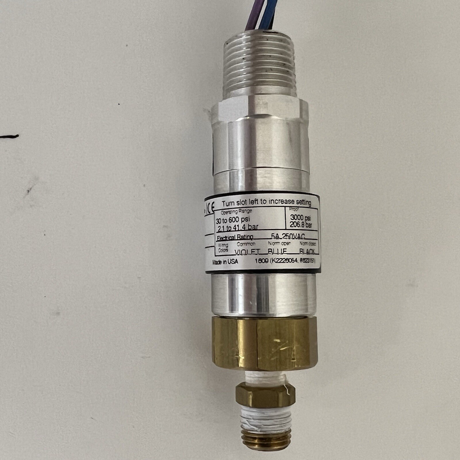 UNITED ELECTRIC 10-C12 30-600PSI 21-41.4 5A 250VAC (Removed from New Machine)