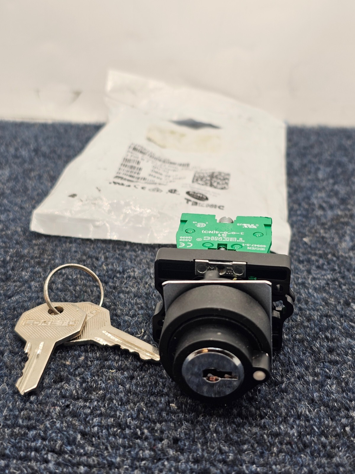 Altech Corp P2PSK220-3PSR: 3-Position Select Switch Push Button