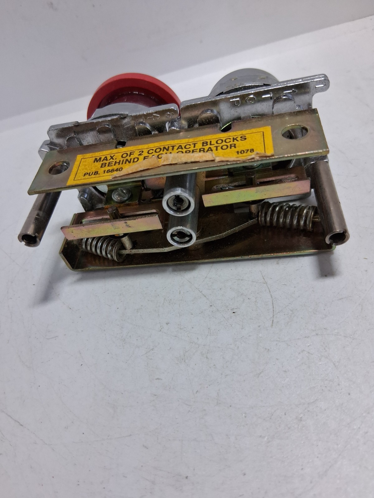 CUTLER HAMMER 10250TA77 PUSHBUTTON OPERATOR INTER. GREEN FLUSH RED MUSHROM NNB