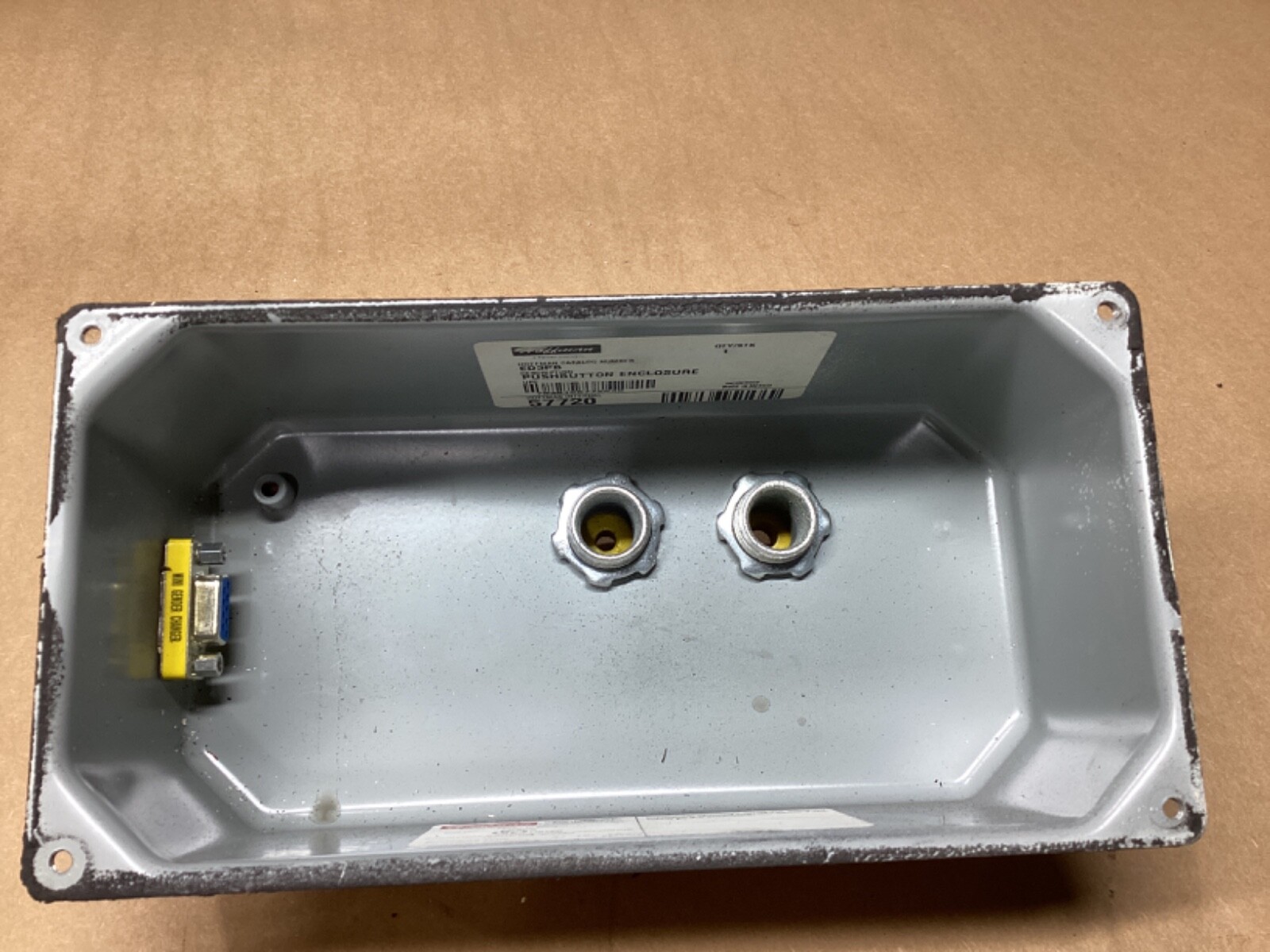 HOFFMAN 3 HOLE PUSHBUTTON ENCLOSURE ED3PB #100F52FML