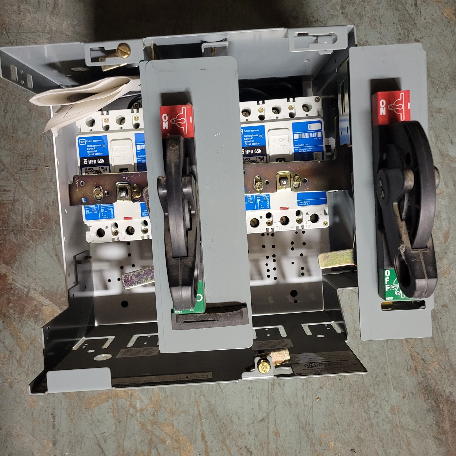ALLEN BRADLEY 2193F-AAC-3232CM Q: 600 VOLT 3PH. DUAL HFD3030L BREAKERS MCC FEED