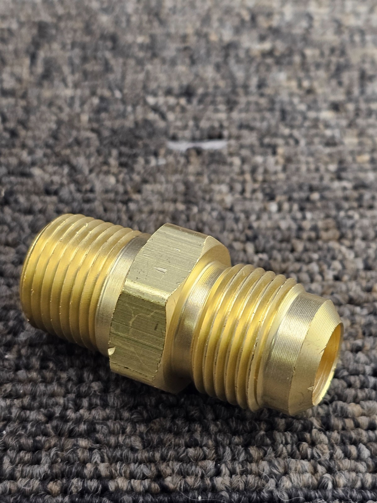 Western Enterprises F-43 Brass SAE Flare Adapter CGA-440 to 1/2″ NPT Male