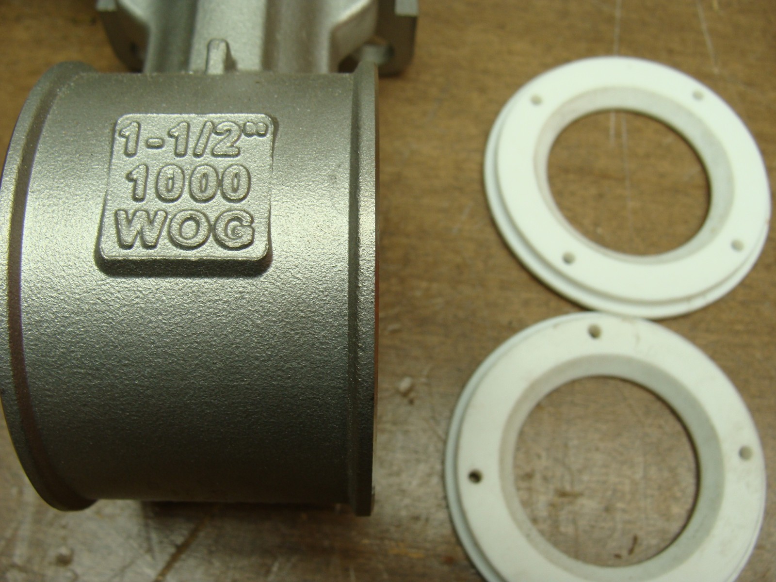 LOT OF 2 QSM TRU-FLO 3-PIECE STAINLESS STEEL BALL VALVES CF8M 1-1/2″ 1000WOG