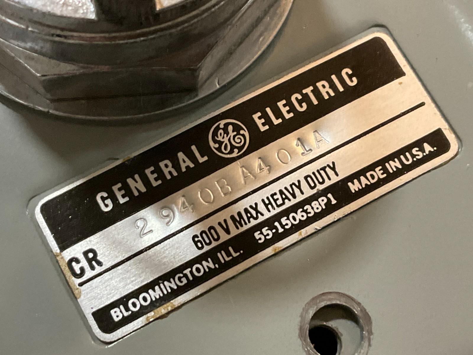 GE 55-150638p1 ENCLOSURE with EMERGENCY STOP RED PUSH BUTTON 600 Volt max