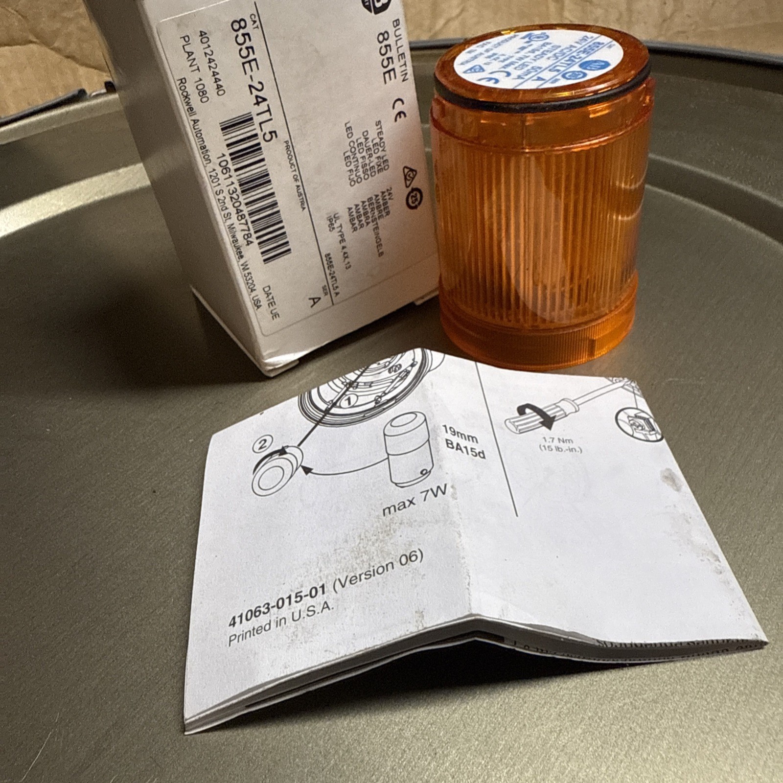 (NEW) ALLEN BRADLEY 855T-B24DN5 , 855TB24DN5 Ser. B Stack Light, Amber