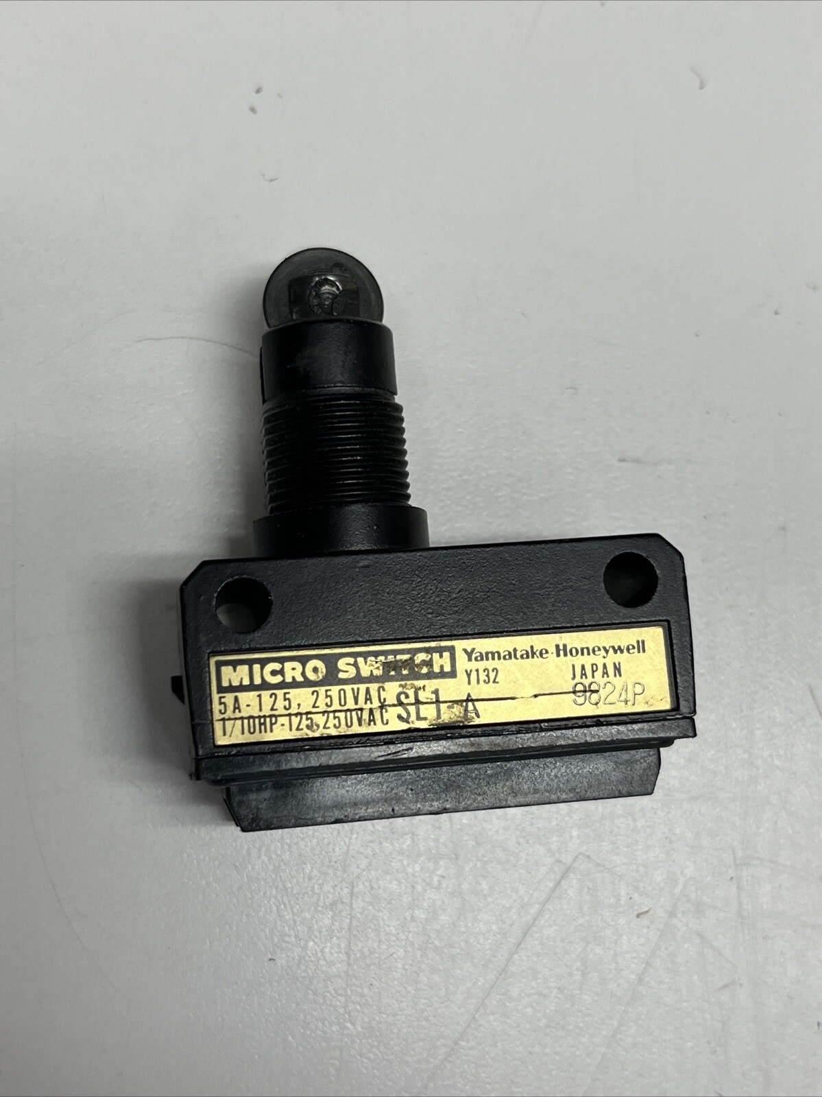 YAMATAKE SAFETY SWITCH SL1-A 0108P Y132 9824P