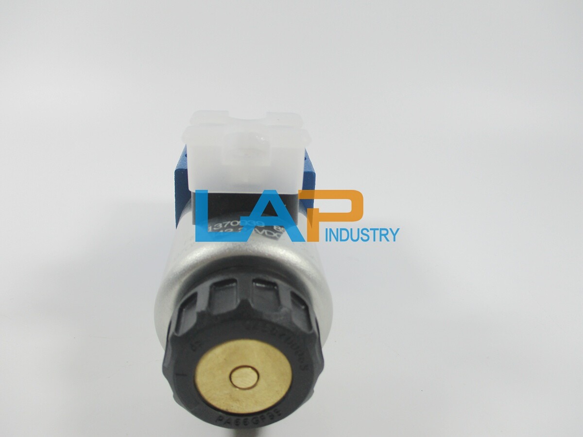 1PCS NEW FOR Rexroth solenoid valve R900561276 4WE6Y62/EG24N9K4