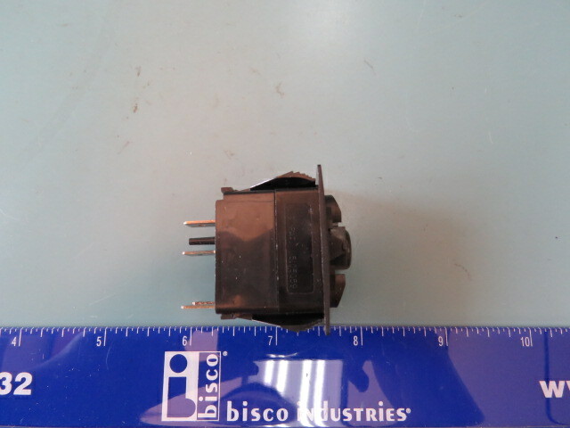 CARLING V1D1776B-00000-000 Qty of 5 per Lot SPST OFF-NONE-ON 20A@12V ROCKER SWI