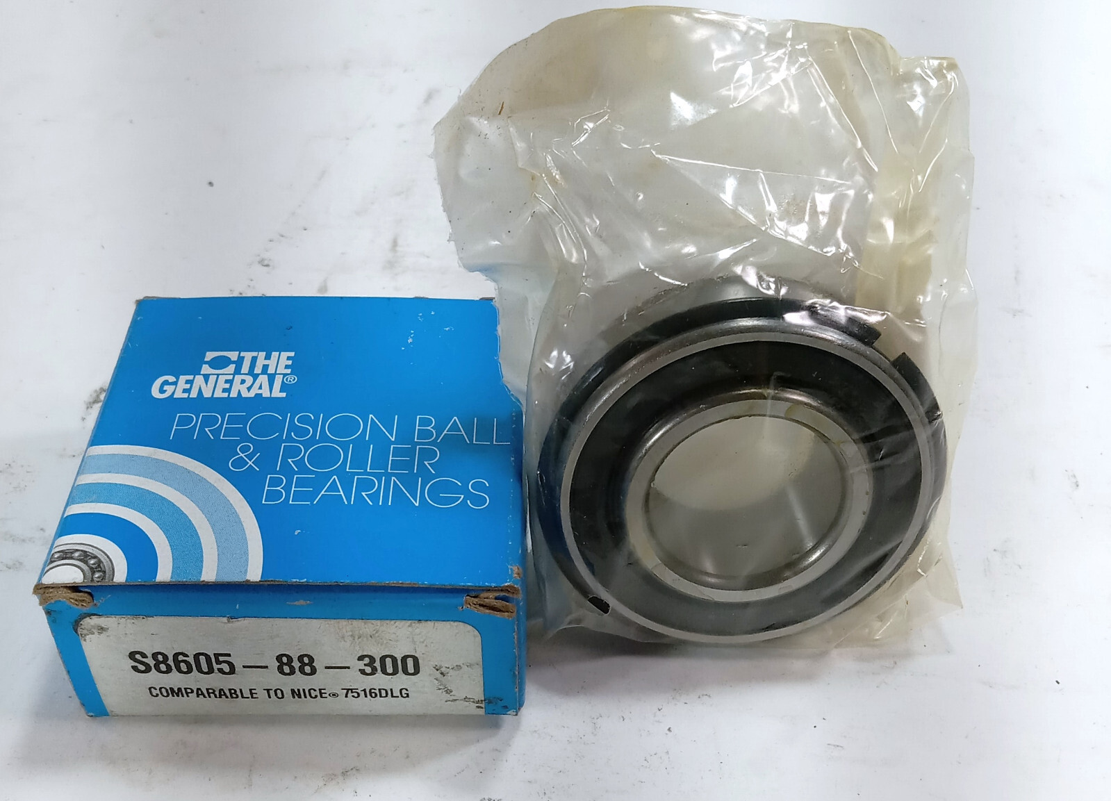 1 NEW THE GENERAL S8605-88-300 ROLLER BALL BEARING NIB ***MAKE OFFER***