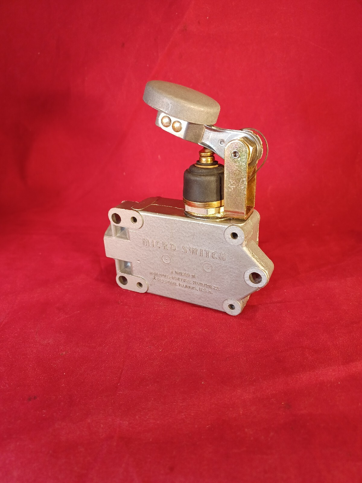 HONEYWELL BAF1-2RN4-LH NSMP MICRO SWITCH NEW VINTAGE ONS