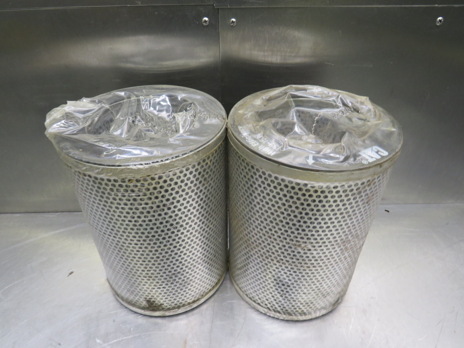 Caterpillar 139-1537 Filter Lot of 2!