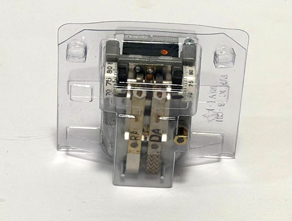 JOHNSON CONTROLS T-4756-201 Pneumatic Thermostat