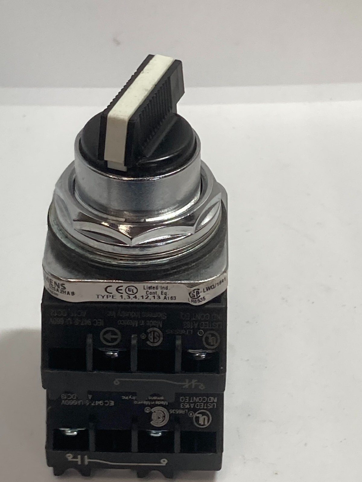 SIEMENS 52SA2HABJ2K2 SELECTOR SWITCH 4 POSITION MAINTAINED 2NO/2NC NNB
