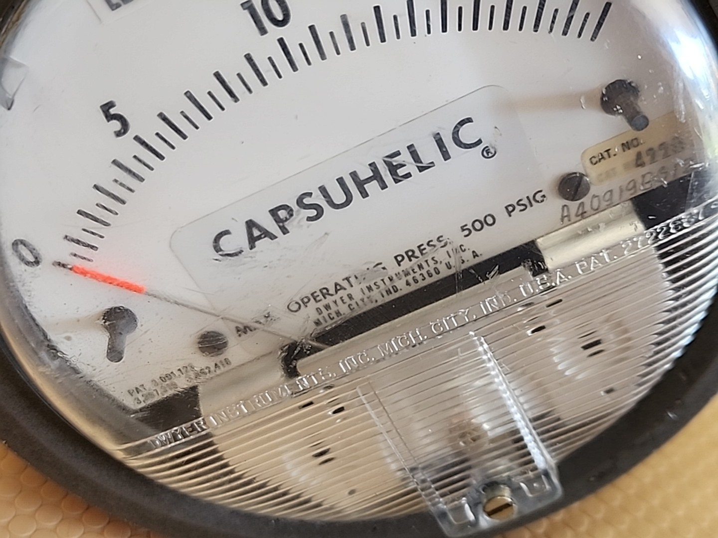 DWYER 4220B Capsuhelic Differential Pressure Gauge
