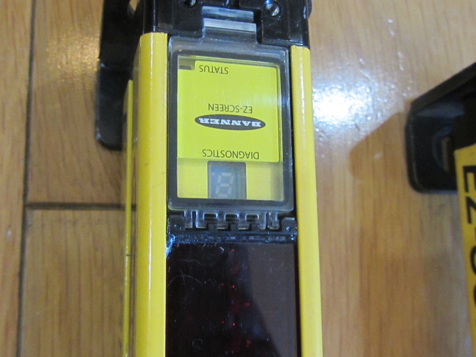BANNER SLSE14-900Q8 EZ Screen Emitters (2)1 14MM RES. Range 0.1/6M TESTED! MINT!