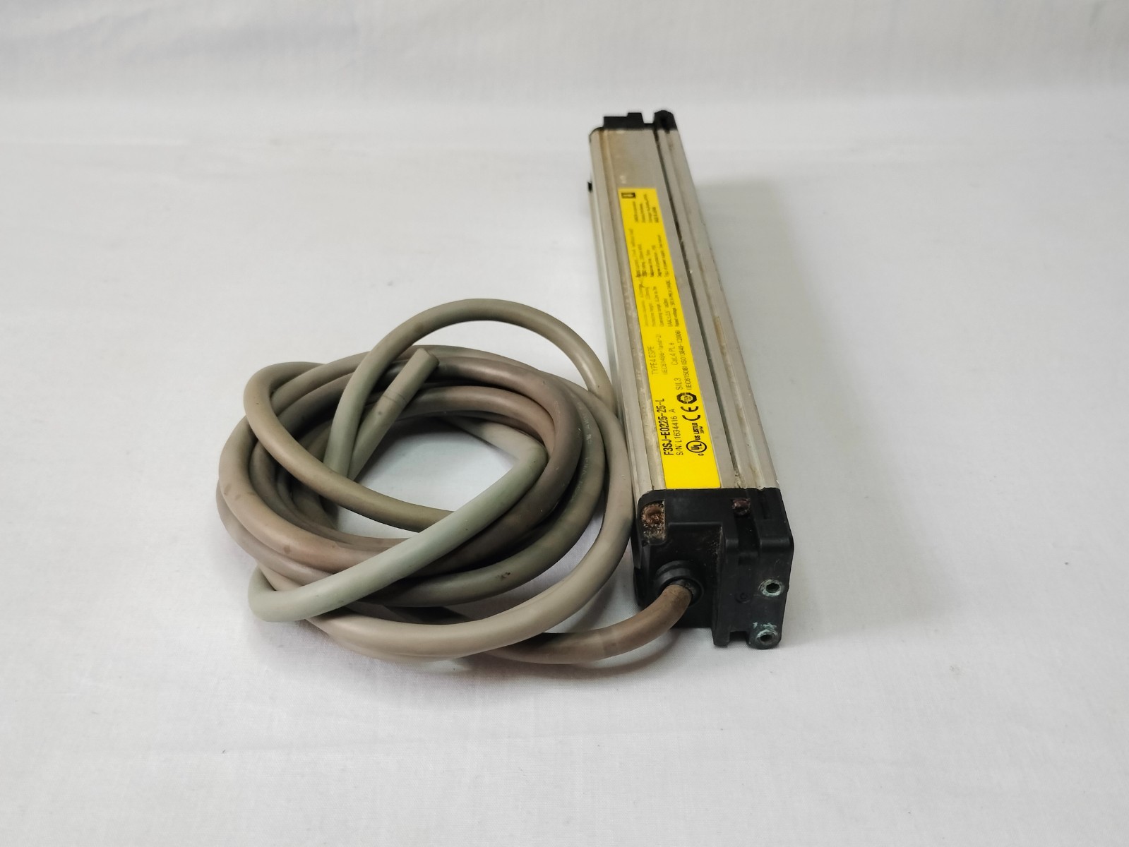 Omron F3SJ-E0225-25-L F3SJE022525L Emitter Safety Light Curtain Made in Japan