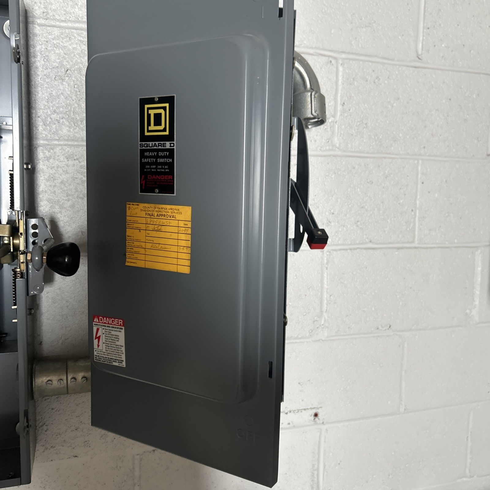 SQUARE D H224N FUSIBLE SAFETY SWITCH / 240V / 200A / H-224-N
