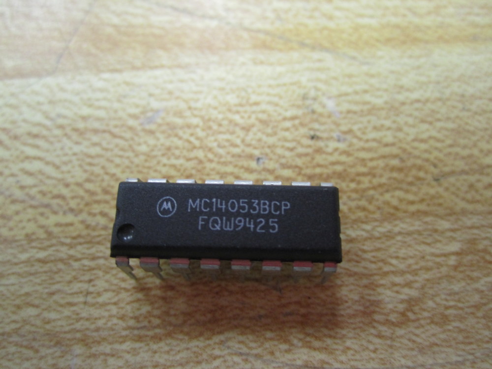 Motorola MC14053BCP Integrated Circuit