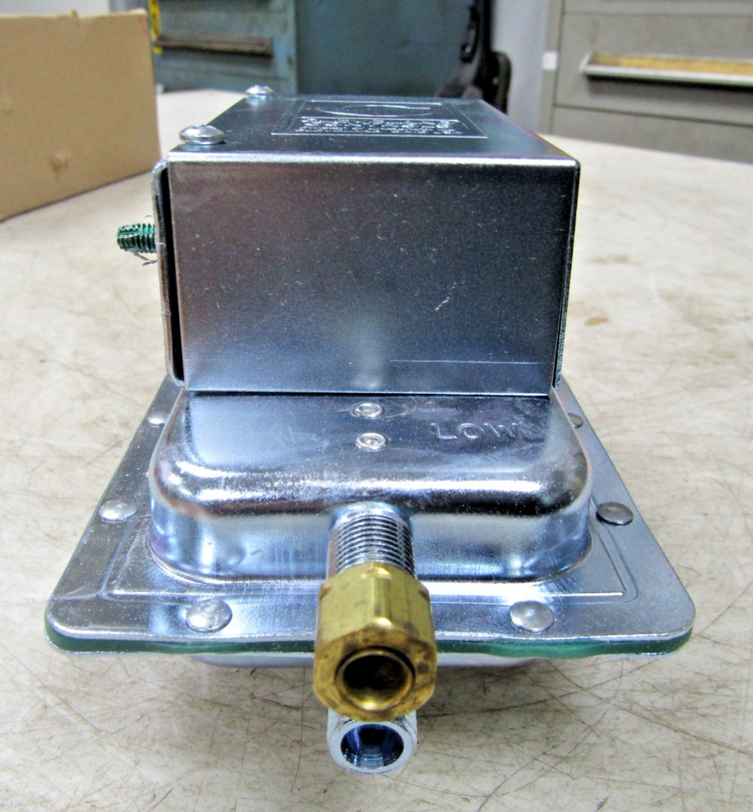 💥NEW CLEVELAND CONTROLS AIR SENSING SWITCH 120-277 VAC AFS-405-363