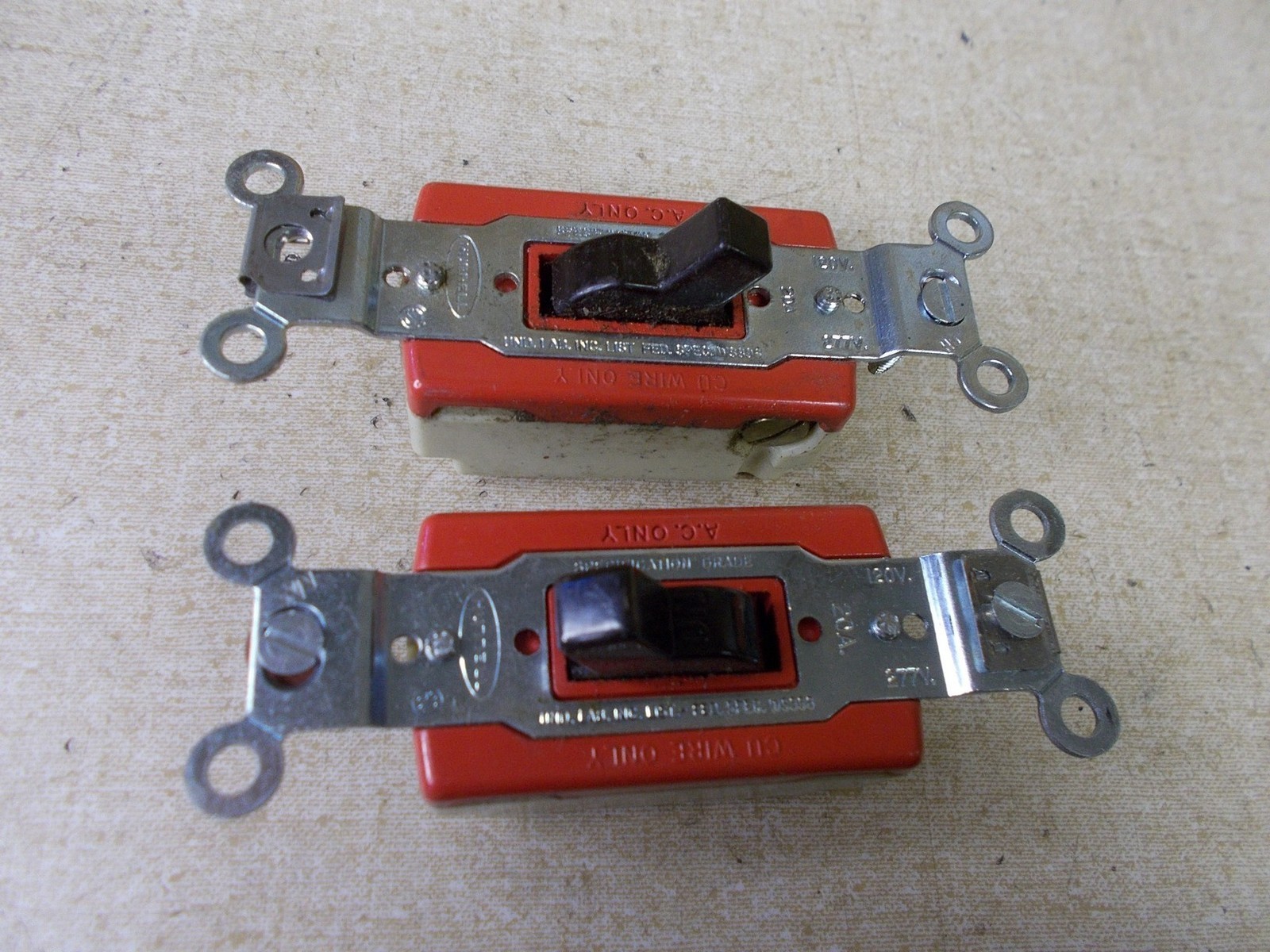 Hubbell ON/OFF Toggle Light Switch 20A 120-277V, Lot of 2 *FREE SHIPPING*
