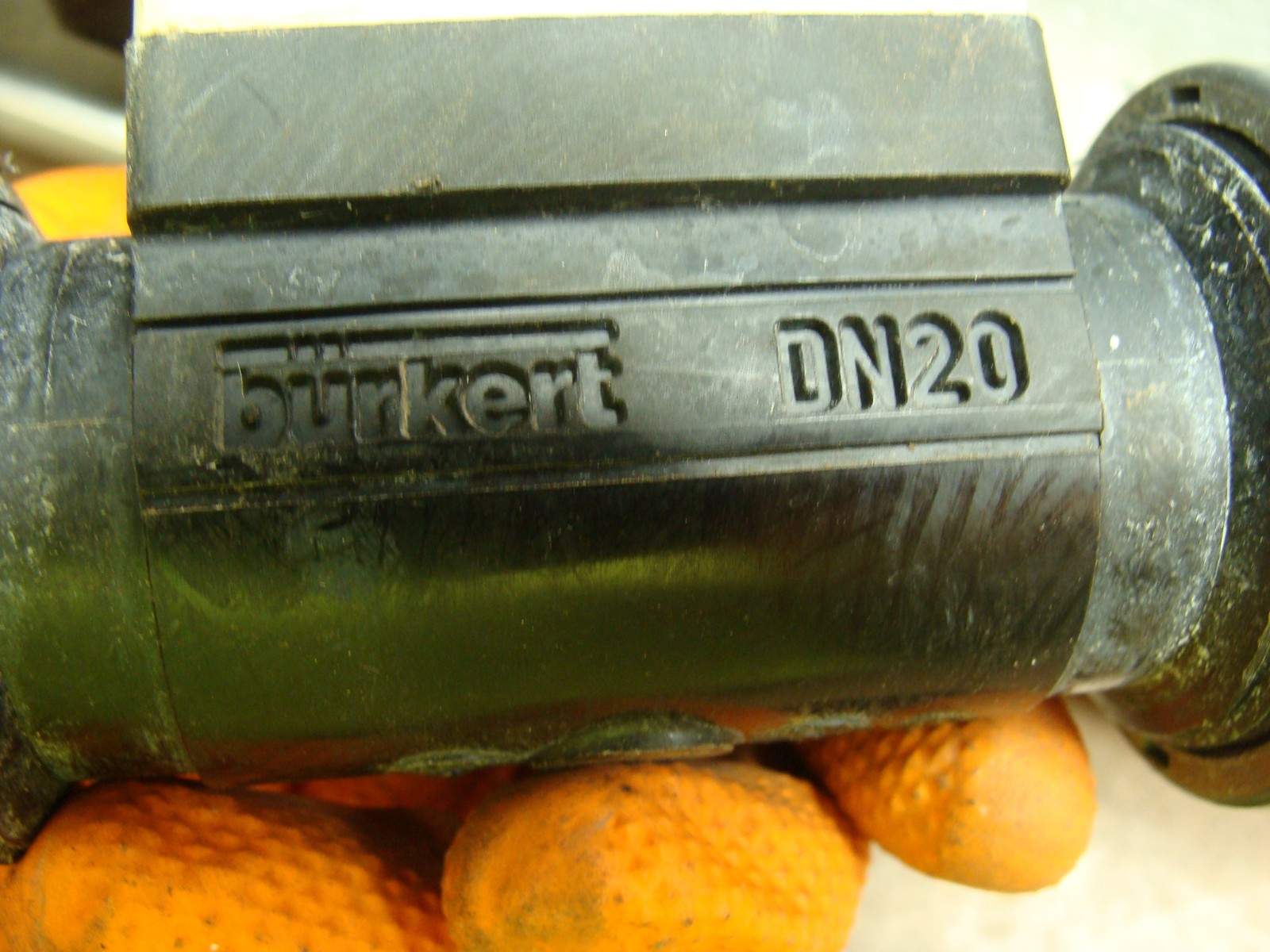 BURKERT FLOW CONTROL SENSOR 00437973 SE35/8035 COIL INDUCTION W/DN20 VALVE