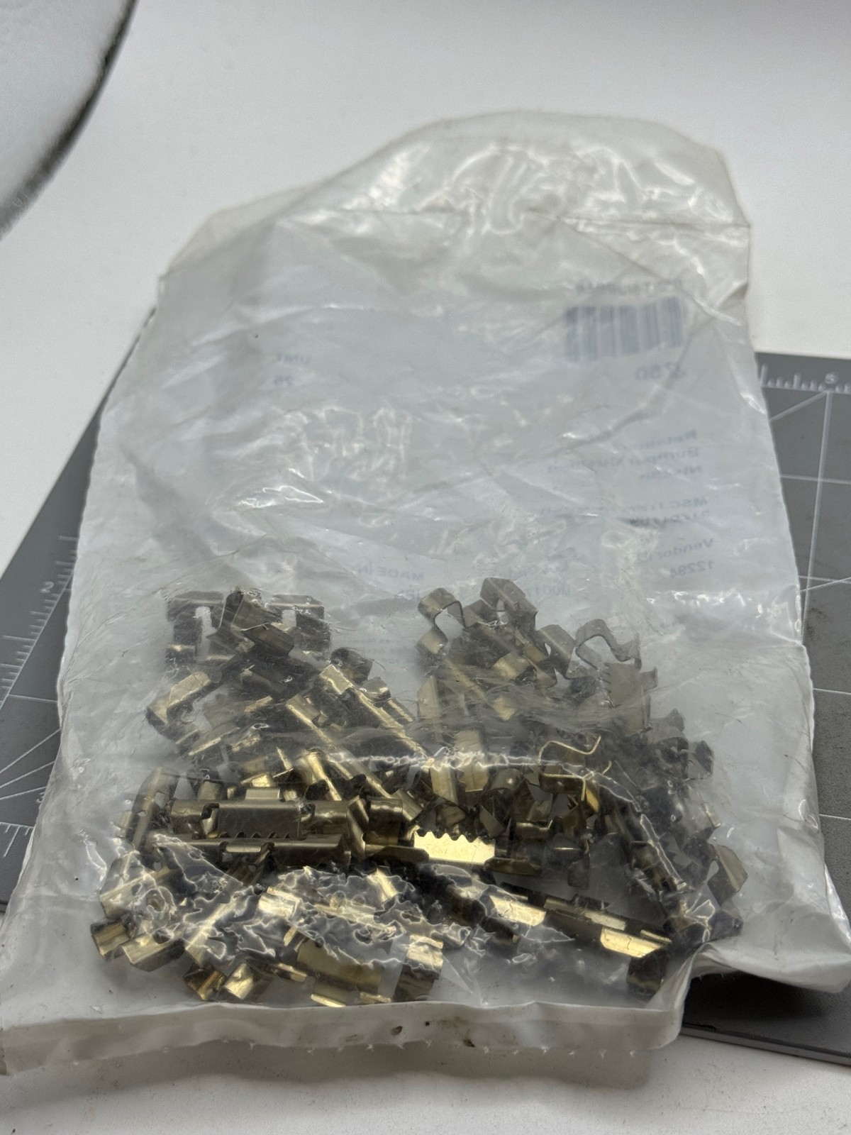 Auveco16847 for Nissan Retainer Bumper Cushion Clips Pack 25
