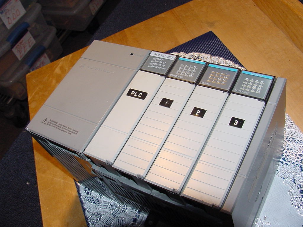 Allen Bradley PLC, SLC500 1746-P2, W/ SLC5/01 CPU, (2) DC-Source & DC-Sink Used