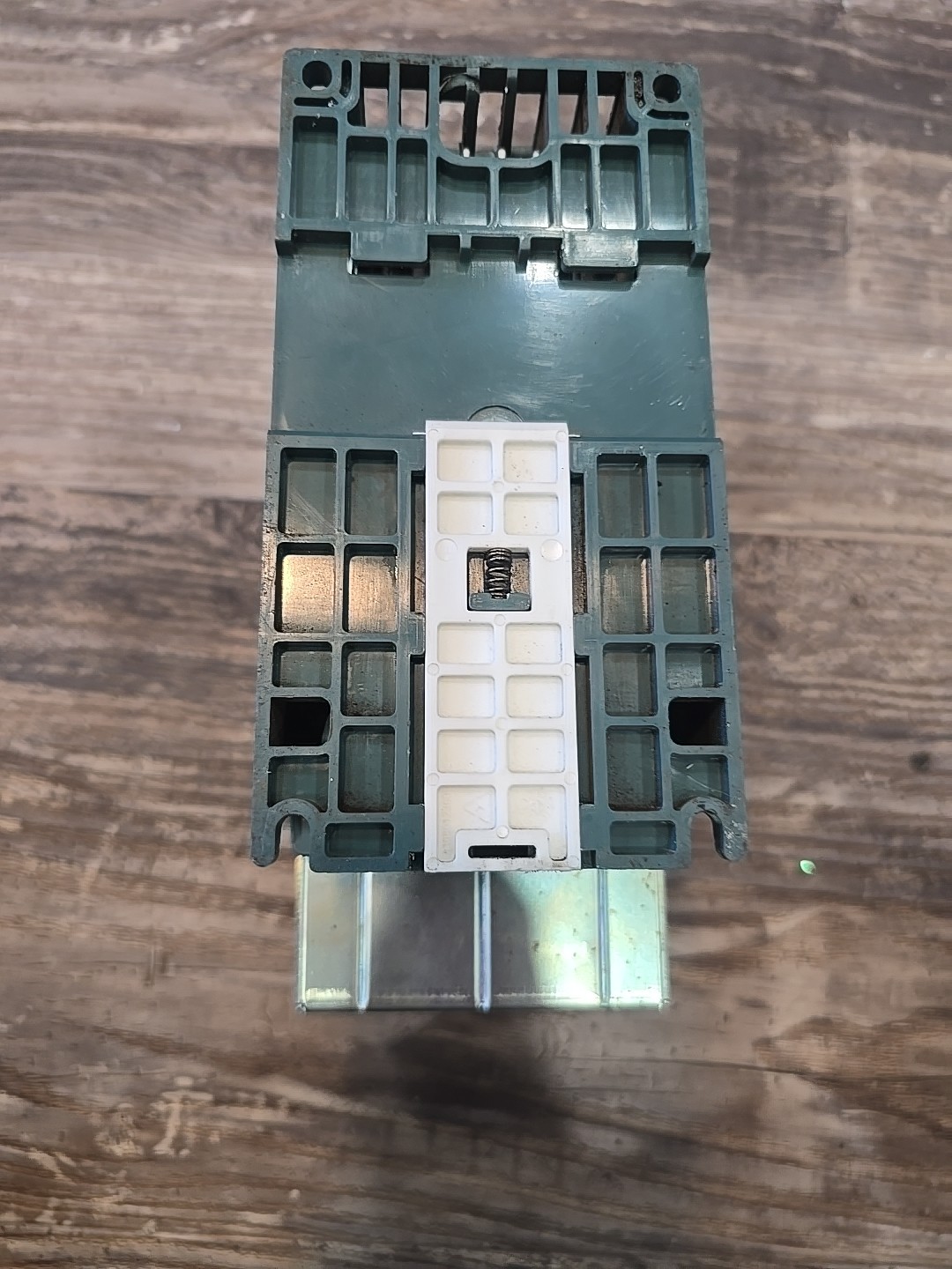 RELIANCE ELECTRIC 6MD20002 6MDBN-8P0101 3PHASE 200-240V 48-63HZ 9.5AMP 2HP