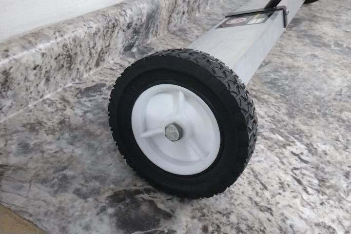 Mag-Mate FS3600 36 In Magnet Length 240 Lb Pull Cap Magnetic Floor Sweeper