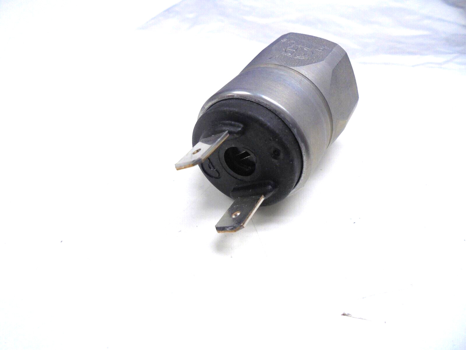 Suco 166408031031 Pressure Switch New Flyer 6330380
