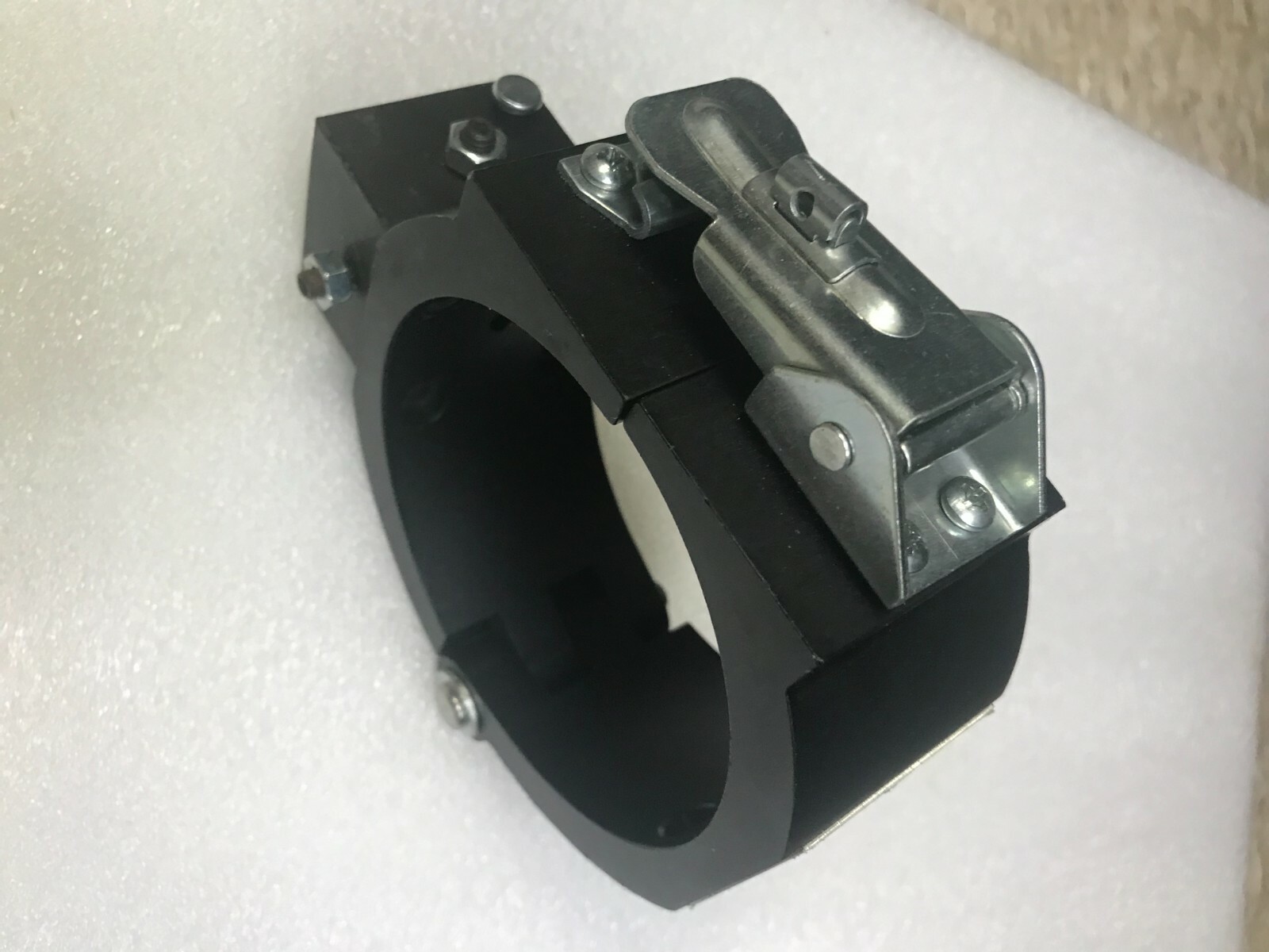 Syndevco UHC-AF-SB-F0-057 cable Swivel Clamp for robot, 102mm ID 